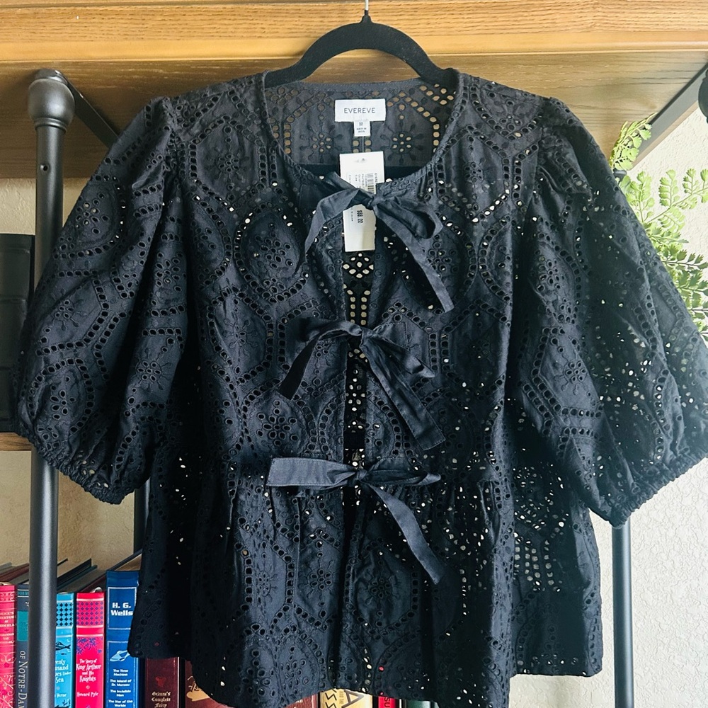Evereve Elsie Eyelet Tie Front Blouse Black M